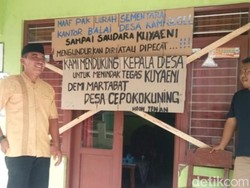 Tuding Kadus Selingkuh, Warga Cepokokuning Batang Demo Segel Kantor Desa