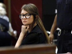 Sosialita Gadungan Anna Sorokin Kini Pakai Gelang Pelacak