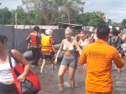 Hujan Semalaman Sudah Bikin Kuta-Denpasar Banjir, Bule Ikut Dievakuasi