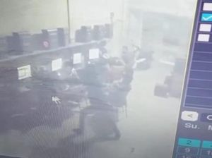 Pria di Medan Bacok Warga Saat Asik Main Warnet