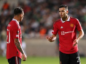 Dalot: Para Pemain MU Harus Mau Terima Kritik!