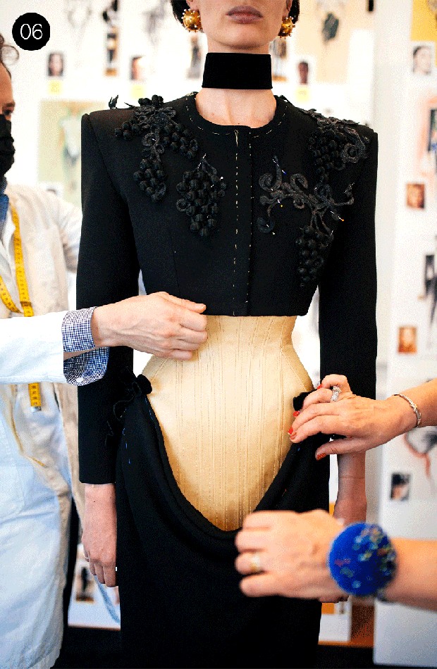 Jaket yang disusun dengan rok/