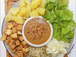 Resep Pembaca: Resep Gado-gado Jawa Timur yang Mantap Bumbunya