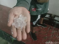 Hujan Es Landa Desa Loram Kulon Kudus, Warga Panik