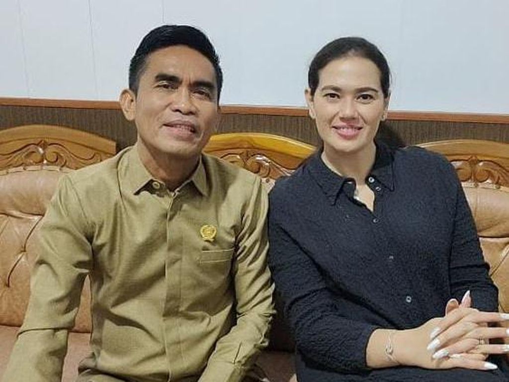 5 Hal Tentang Catherine Wilson yang Dibawa Suami Ngantor ke DPRD Sidrap 5 Hal Tentang Catherine Wilson yang Dibawa Suami Ngantor ke DPRD Sidrap