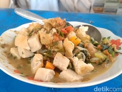 Bayar Rp 5.000 Bisa Jajan Kluban Botok Khas Pekalongan yang Pedas Enak