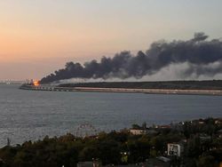 Rusia Sebut Kebakaran di Jembatan Crimea Dipicu Bom Mobil