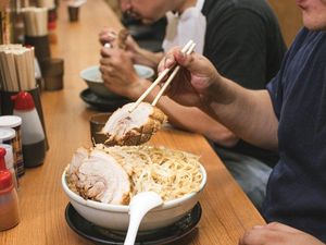 Dikomentari Buruk, Restoran Ramen Ini Dapat Dukungan dari Pelanggan Lain Dikomentari Buruk, Restoran Ramen Ini Dapat Dukungan dari Pelanggan Lain