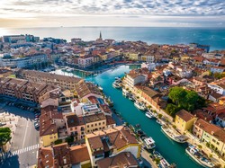 Turis yang Liburan ke Sini Akan Dapat Bayaran, Berminat?