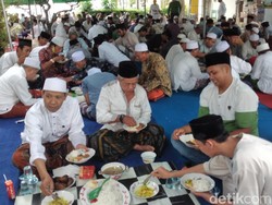 Makan Bareng Nasi Kebuli Jadi Puncak Perayaan Maulid Nabi di Sumenep