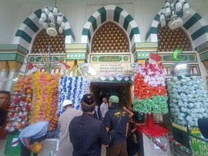 Tradisi Rodat, Sunat Masal, dan Bagikan Telur di Kampung Islam Kepaon Tradisi Rodat, Sunat Masal, dan Bagikan Telur di Kampung Islam Kepaon