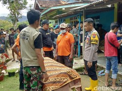 Dua Remaja Pacitan Hanyut di Sungai, Satu Meninggal Dunia