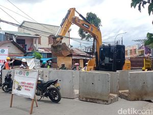 Jalan Antang Makassar Rusak Parah Mulai Ditutup, Arus Lalu Lintas Dialihkan Jalan Antang Makassar Rusak Parah Mulai Ditutup, Arus Lalu Lintas Dialihkan