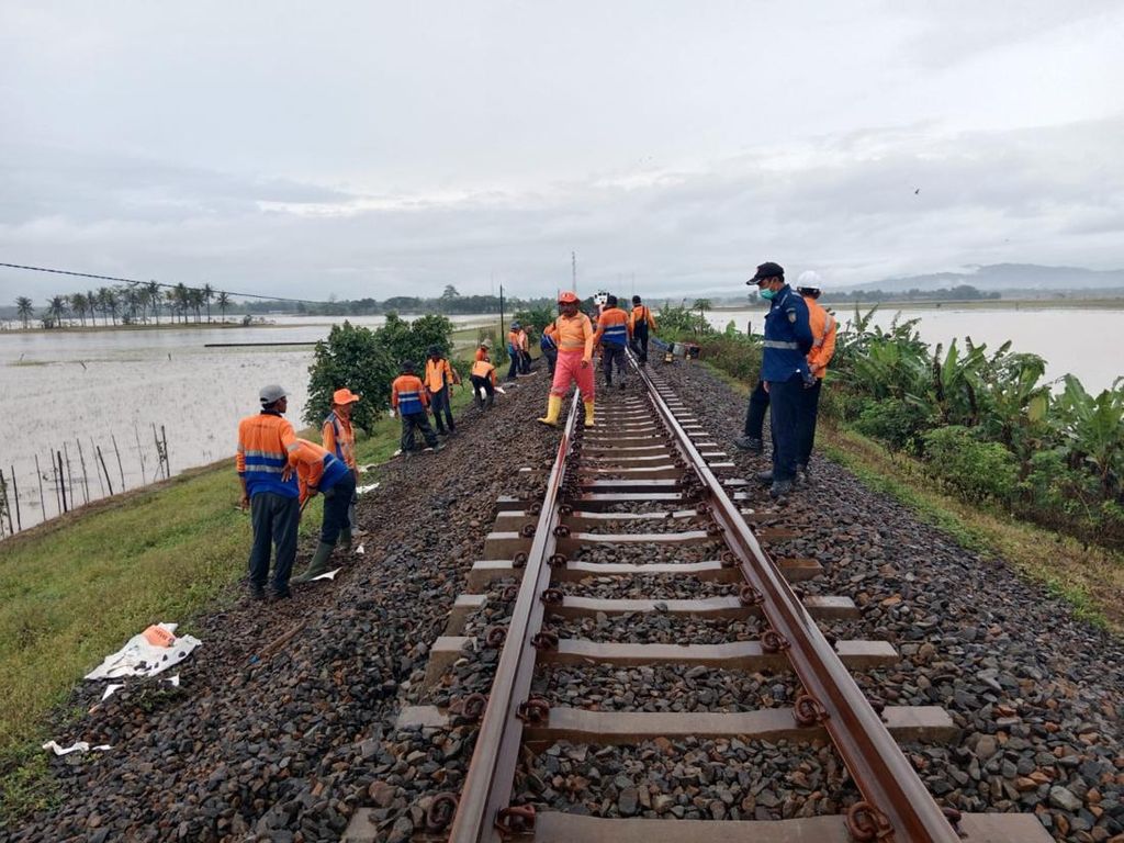 Jalur Ambles di Cilacap, Perjalanan KA Lintas Selatan Jawa Terhambat