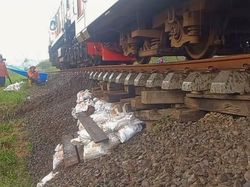 Perbaikan Rel Amblas di Cilacap Rampung, Kereta Bisa Lewat Lagi Pelan-pelan
