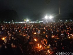 Suporter Bola di Blitar Gelar Doa 7 Harian Korban Tragedi Kanjuruhan