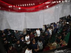 Tanpa Sekat, Bobotoh hingga Jakmania Doakan Korban Tragedi Kanjuruhan