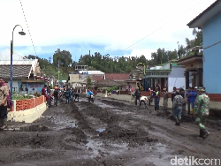 12 Rumah di Lereng Semeru Lumajang Rusak Diterjang Banjir dan Lumpur