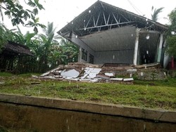 Imbas Tembok SD di Pandeglang Roboh, Siswa Kembali Belajar dari Rumah