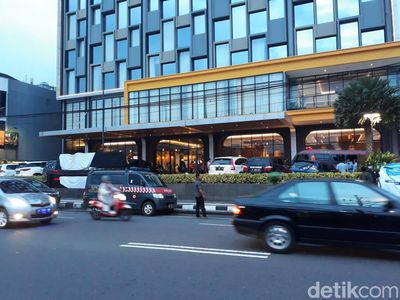 Suasana Terkini TKP Pria Tewas Jatuh dari Lantai 11 Hotel di Sleman