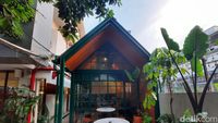 Potret Kafe Senyaman Rumah di Dekat Stasiun Gambir