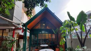 Potret Kafe Senyaman Rumah di Dekat Stasiun Gambir