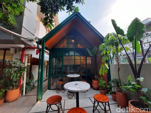 Potret Kafe Senyaman Rumah di Dekat Stasiun Gambir