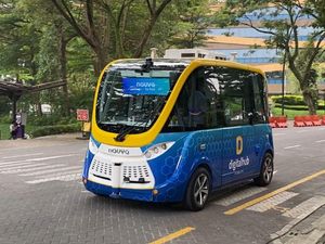 Angkot Tanpa Sopir Bisa Dijajal Gratis, Ini Caranya Angkot Tanpa Sopir Bisa Dijajal Gratis, Ini Caranya