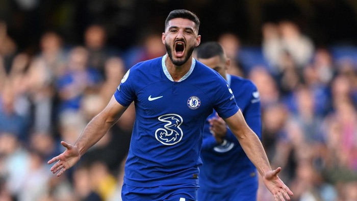 LONDON, ENGLAND - OCTOBER 08: Armando Broja of Chelsea celebrates after scoring their team's third goal during the Premier League match between Chelsea FC and Wolverhampton Wanderers at Stamford Bridge on October 08, 2022 in London, England. (Photo by Justin Setterfield/Getty Images)