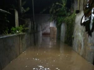 Sungai Ciliwung Meluap, Kampung Bebek Bogor Banjir