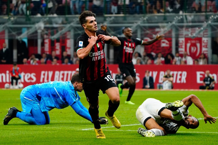 MILAN, ITALY - OCTOBER 08: Brahim Díaz of AC Milan celebrates after scoring his teams second goal during the Serie A match between AC Milan and Juventus at Stadio Giuseppe Meazza on October 08, 2022 in Milan, Italy. (Photo by Pier Marco Tacca/AC Milan via Getty Images)