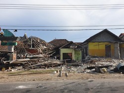 Penampakan Empat Rumah Dihantam Bus Malam di Paciran Lamongan