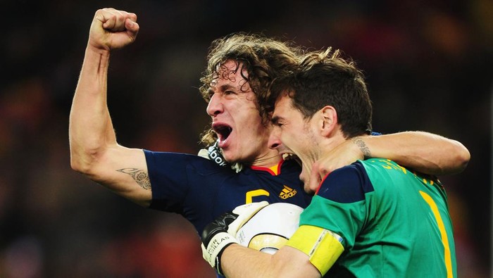 JOHANNESBURG, SOUTH AFRICA - JULY 11:  Carles Puyol and Iker Casillas of Spain celebrate winning the World Cup after the 2010 FIFA World Cup South Africa Final match between Netherlands and Spain at Soccer City Stadium on July 11, 2010 in Johannesburg, South Africa.  (Photo by Mike Hewitt - FIFA/FIFA via Getty Images)
