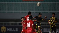 GOL! Arkan Kaka akhirnya mencetak gol dan menipiskan selisih pada menit ke-93. Sepakannya menyambar bola rebound mengubah skor menjadi 1-5.
