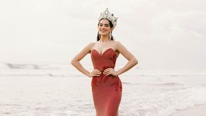 10 Foto Kecantikan Finalis Miss Grand International Pose di Pantai Bali