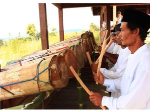 Gordang Sambilan, Alat Musik Khas Mandailing Pemanggil Roh Nenek Moyang Gordang Sambilan, Alat Musik Khas Mandailing Pemanggil Roh Nenek Moyang