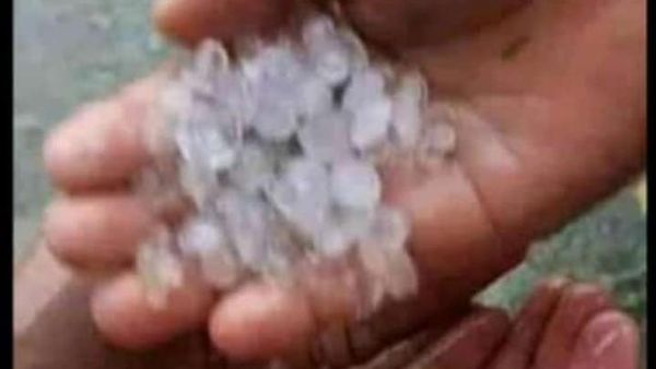 Penampakan Hujan Es Guyur Sawangan Sore Ini