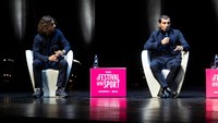 Puyol dan Casillas kini sudah sama-sama gantung sepatu, tapi keduanya kerap bersama dalam acara-acara publik. (Foto: NurPhoto via Getty Images/NurPhoto)