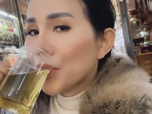 Transgender Isa Zega Dikecam gegara Umrah Pakai Hijab Transgender Isa Zega Dikecam gegara Umrah Pakai Hijab