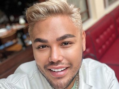 7 Gaya Baru Ivan Gunawan Tampil Beda Berambut Blonde, Disebut Makin Ganteng