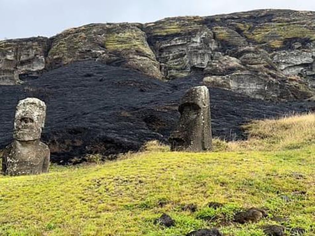 Patung-patung Kepala Moai di Pulau Paskah Rusak Parah Karena Kebakaran