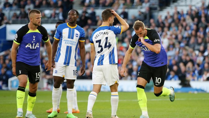 BRIGHTON, ENGLAND - OCTOBER 08: Harry Kane of Tottenham Hotspur celebrates after scoring their teams first goal during the Premier League match between Brighton & Hove Albion and Tottenham Hotspur at American Express Community Stadium on October 08, 2022 in Brighton, England. (Photo by Steve Bardens/Getty Images)