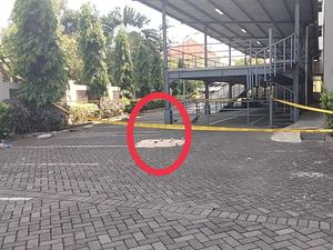 Pria yang Bunuh Diri Loncat dari Apartemen di Surabaya Sempat Tampak Depresi Pria yang Bunuh Diri Loncat dari Apartemen di Surabaya Sempat Tampak Depresi