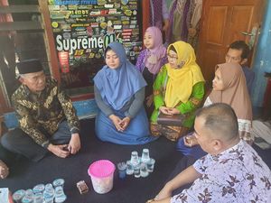 Menko PMK Beri Santunan ke Keluarga Korban Tragedi Kanjuruhan