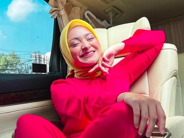 Warna-warni Nathalie Holscher