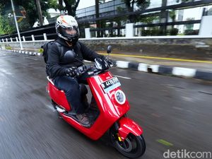 Tes Lengkap Motor Listrik NIU NQi Sport: Apa Benar Ini Solusi Harga BBM Mahal? Tes Lengkap Motor Listrik NIU NQi Sport: Apa Benar Ini Solusi Harga BBM Mahal?