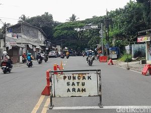 Jalur Puncak Berlaku One Way Arah Jakarta Siang Ini