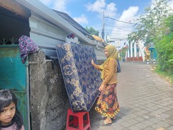 Warga Terdampak Banjir di Legian: Sudah Langganan-Tidur Tanpa Kasur