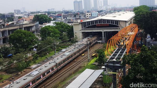 Penampakan Terkini Proyek Skywalk Kebayoran Lama