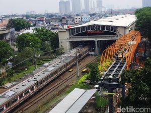 Penampakan Terkini Proyek Skywalk Kebayoran Lama